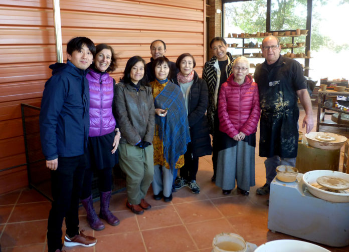 El Museu de la Terrissa de Quart rep la visita d’una delegació d’artistes ceramistes japonesos