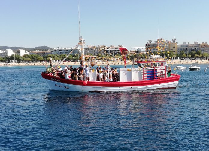 la teranyina palamosina l'Avi Pigat, va ser l'embarcació portadora de la Verge del Carme, durant la processó marítima de l'any passat a Palamós.