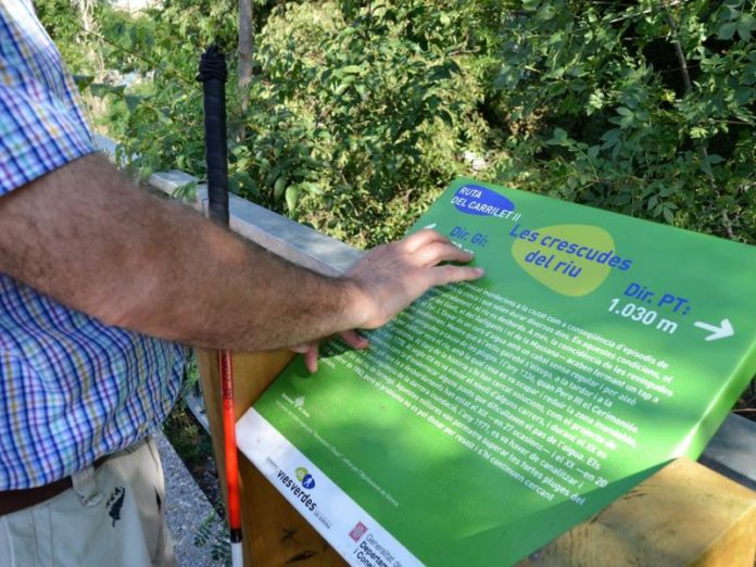 Ruta a les vies verdes de Girona adaptada a persones cegues o amb baixa visió