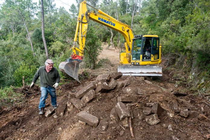 El Consorci de les Gavarres retira els vestigis urbanístics del paratge del Pla dels Vents a la zona del Àngels