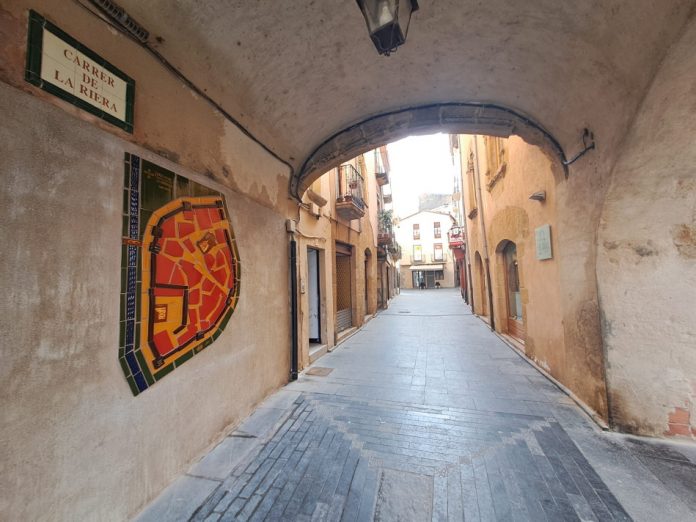 mural ceràmic commemoratiu dels 700 anys del Mercat de la Bisbal