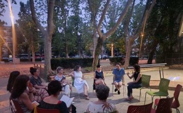Torna a Girona la campanya “Biblioestiu, la lectura a la fresca” a les places i piscines de la ciutat